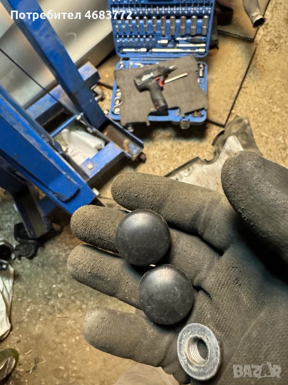 Комплект гайки с капачки за тях за монтаж на чистачките на Ваг Груп Vag Grup само за 20лв. 8Z0955205, снимка 1