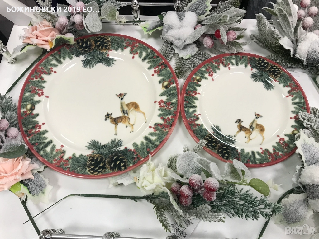Коледен порцеланов комплект за хранене със Сърнички - 12 части, снимка 1