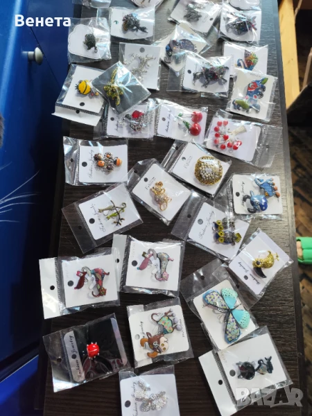 Брошки с камъни, снимка 1