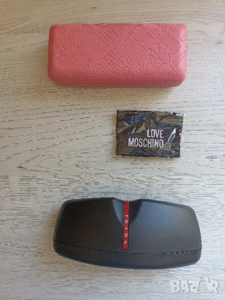 Оригинални слънчеви очила Prada,Love Moschino калъфи, снимка 1