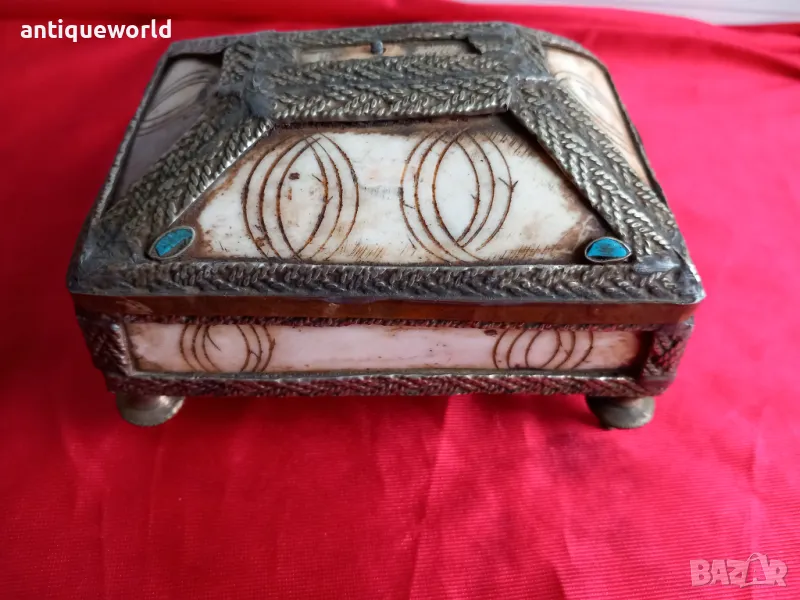 19 Век Старинна Кутия за Бижута Камилска Кост и Месинг, снимка 1