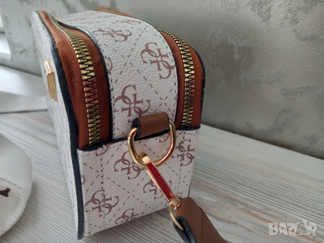 Guess - дамска чанта , снимка 6 - Чанти - 44508812