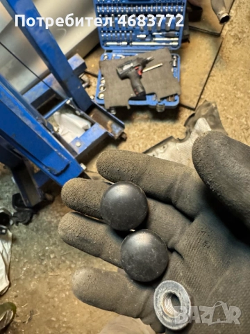 Комплект гайки с капачки за тях за монтаж на чистачките на Ваг Груп Vag Grup само за 20лв. 8Z0955205