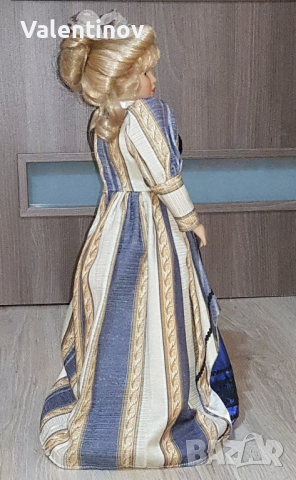 Порцеланова кукла със стойка , снимка 5 - Кукли - 44576308