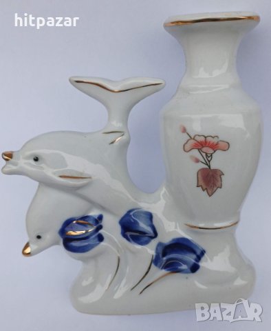 Красива ваза с делфини