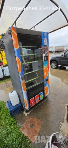 Вендинг автомат за пакетирани стоки вафли кроасани и други