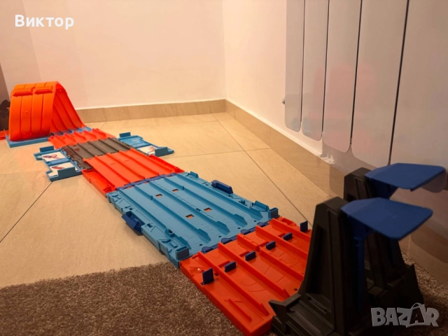 Hot Wheels multitrack race. Модулна писта с много конфигурации, снимка 5 - Коли, камиони, мотори, писти - 52657019