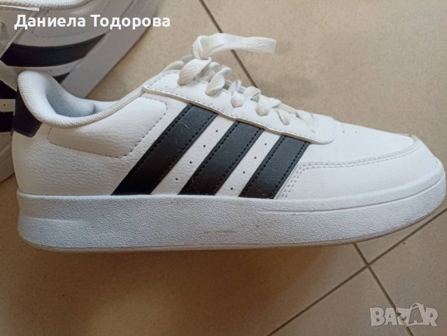 Кожени маратонки Adidas, снимка 2 - Маратонки - 56259078