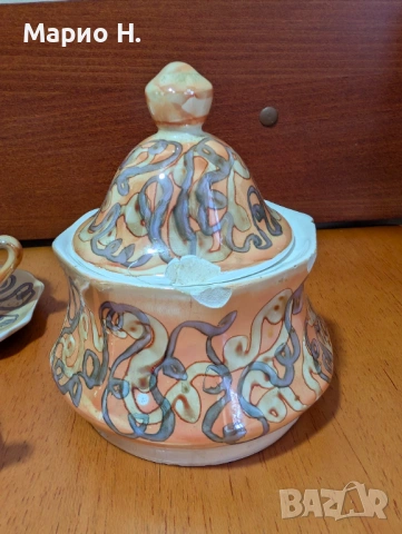 Интересен сервиз за кафе/чай: 6 чаши с чинийки и захарница, снимка 5 - Сервизи - 54128739