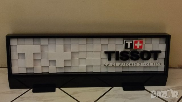Реклами на часовници TISSOT и стойки за часовници. 