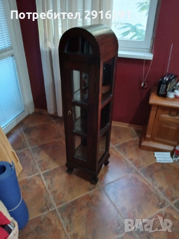  Продава се дървена витрина,125/29, подходяща за подреждане на красоти