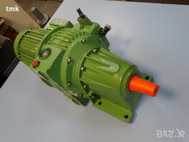 вариаторен мотор редуктор Lenze 11.712,04.10 Variable Gear motor 0.75kW, снимка 3 - Резервни части за машини - 55920093