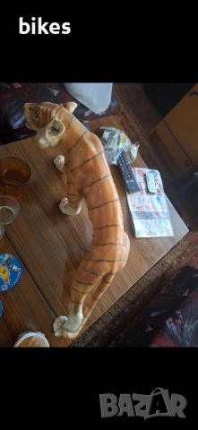 Порцеланова статуетка на тигър