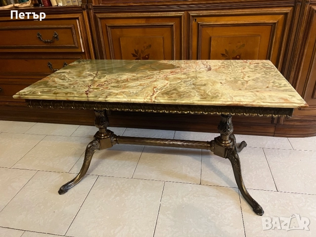 Старинна холна маса