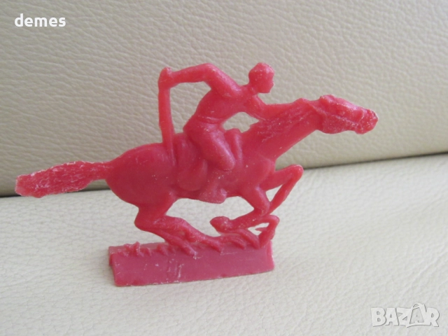 Колекционерска пластмасова фигурка от времето на соца, снимка 4 - Колекции - 51864742