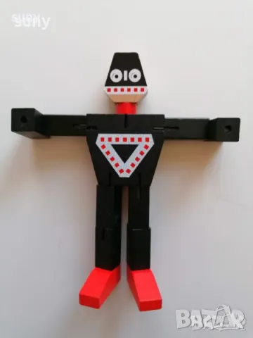 Дървена играчка робот 