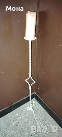 Стар кован свещник ! 