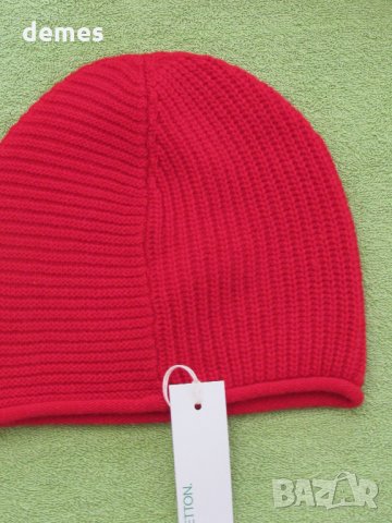 Дамска шапка United Colors of Benetton-вишнево червен цвят, снимка 2 - Шапки - 30779171