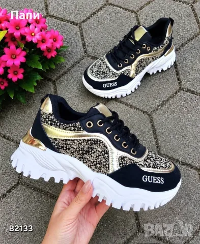 Дамски маратонки Guess черно и златисто 