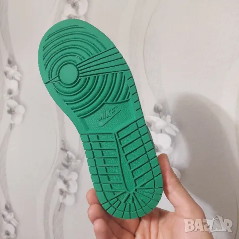 оригинални маратонки  Nike Air Jordan 1 Retro Mid Lucky Green Aquatone номер 36 -36,5, снимка 11 - Маратонки - 47466124