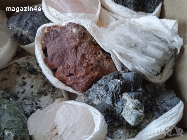 Sale, Кутия с минерали от България,естествени кристали и камъни, за колекционери геолози любители, , снимка 3 - Колекции - 51854640