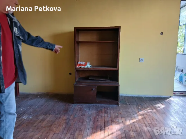 Масивен дървен шкаф