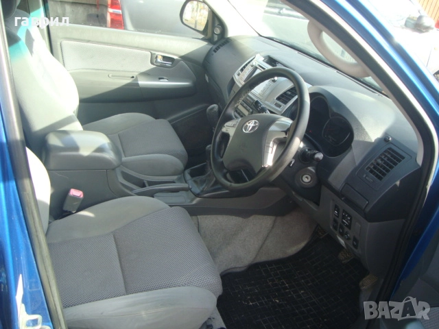 Тойота Хайлукс 3.0Д-4Д, снимка 8 - Автомобили и джипове - 52484345