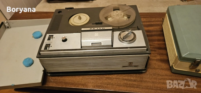 стар ретро магнетофон Grundig