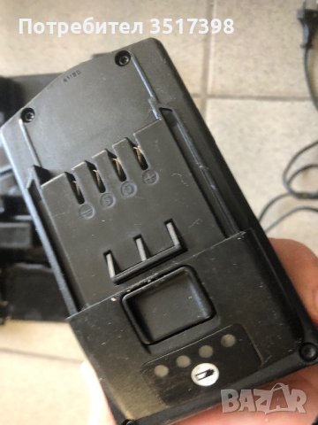 Зарядно батерия и вложка за преса, снимка 7 - Винтоверти - 40075490