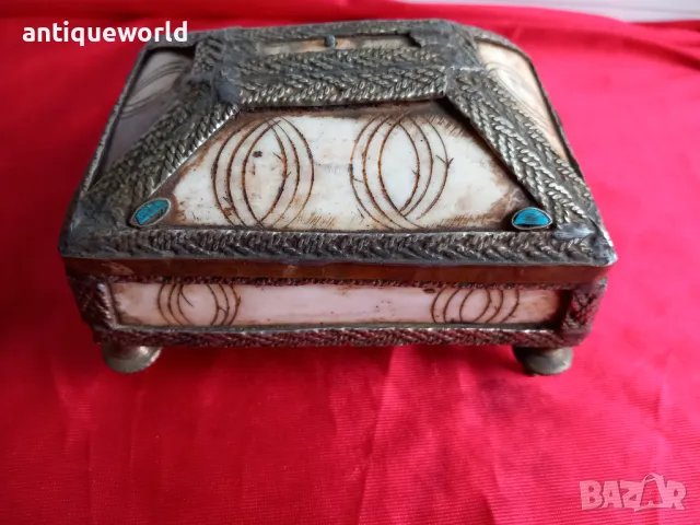 19 Век Старинна Кутия за Бижута Камилска Кост и Месинг