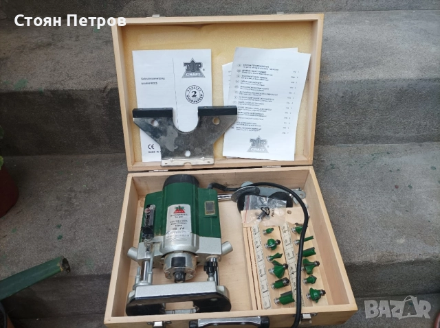 Оберфреза 900 W с куфар и 12 фрезера, снимка 3 - Други инструменти - 52450846