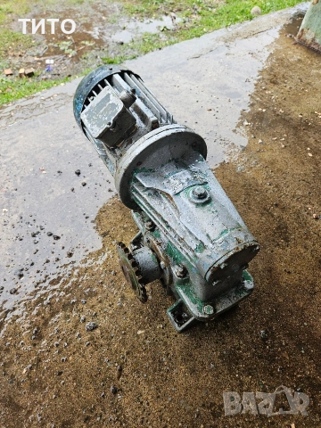 редуктор с мотор, снимка 3 - Електродвигатели - 54015391