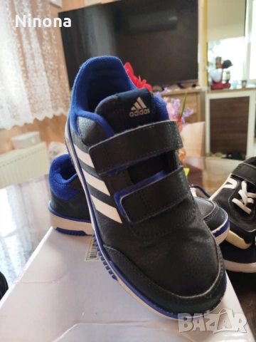 Обувки Адидас 33 номер, снимка 3 - Детски обувки - 53943949