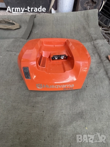 продавам зарядно Husqvarna 