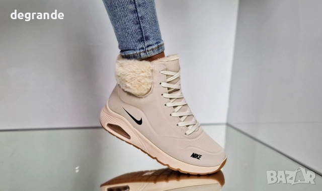 Дамски боти Nike, снимка 2 - Дамски боти - 52593519