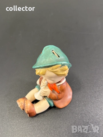 Порцеланова фигура касичка Goebel Hummel. №8089, снимка 6 - Антикварни и старинни предмети - 54191316