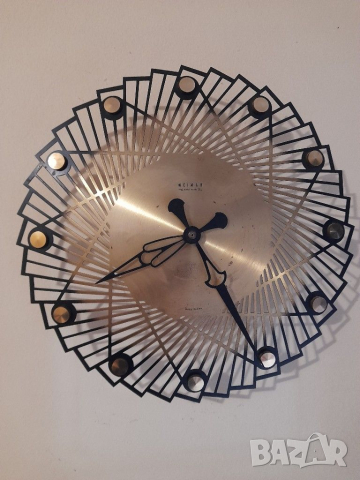 Стар стенен часовник 