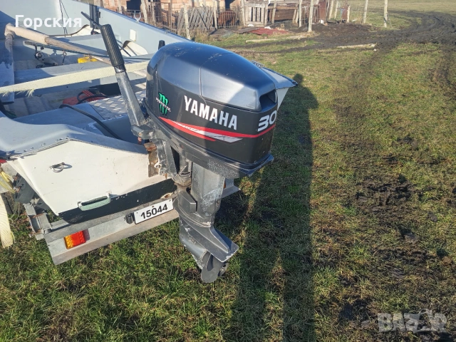 Продавам лодка за риболов в добро състояние двигател сменени свещи и масло работи перфектно 