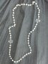 Асиметричен гердан с перлени мъниста, снимка 1 - Колиета, медальони, синджири - 30217187
