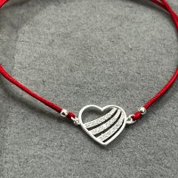 ПРОМОЦИЯ!Гривна червен конец със сребърна фигура сърце с камъчета, снимка 1 - Гривни - 44303941