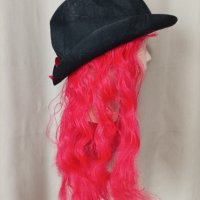 Черна шапка с огнено червена дълга перука , снимка 6 - Аксесоари за коса - 37412911