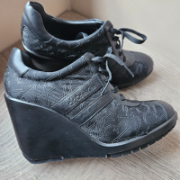 Обувки на платформа Calvin clein, снимка 1 - Дамски обувки на ток - 44756563