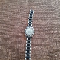 Кварцов часовник, снимка 1 - Други ценни предмети - 35559157