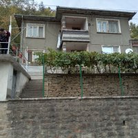 Продава се двуетажна къща в град Трявна 