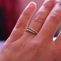 Нежен сребърен пръстен със зелени циркони - модел R049, снимка 1 - Пръстени - 28853533