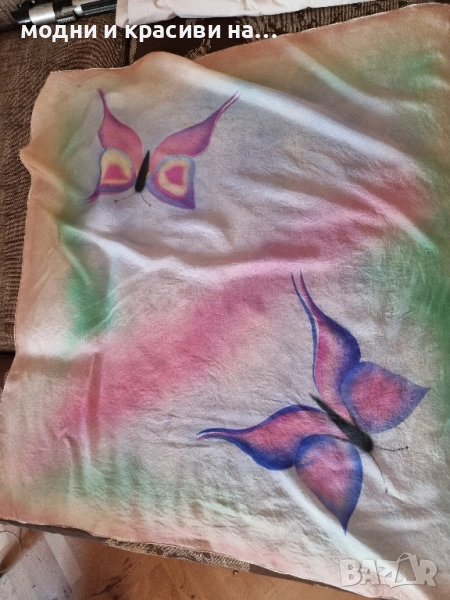 Копринен шал с десен пеперуди, снимка 1