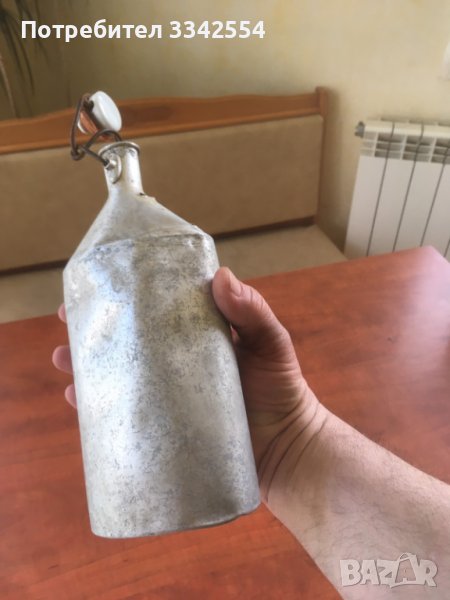 БУТИЛКА АЛУМИНИЙ ПРОБИТА С ПОРЦЕЛАНОВА ТАПА СТАРИННА, снимка 1
