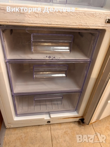 Хладилник ZANUSSI, снимка 11 - Хладилници - 52327243
