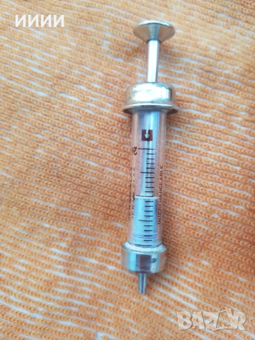 Стъклена спринцовка в метален калъф контейнер, снимка 4 - Антикварни и старинни предмети - 53372306