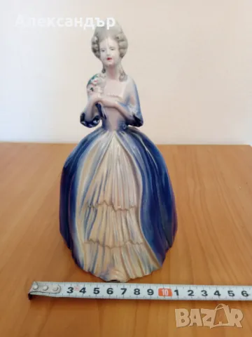 Порцеланова фигура на жена, снимка 10 - Антикварни и старинни предмети - 47725411